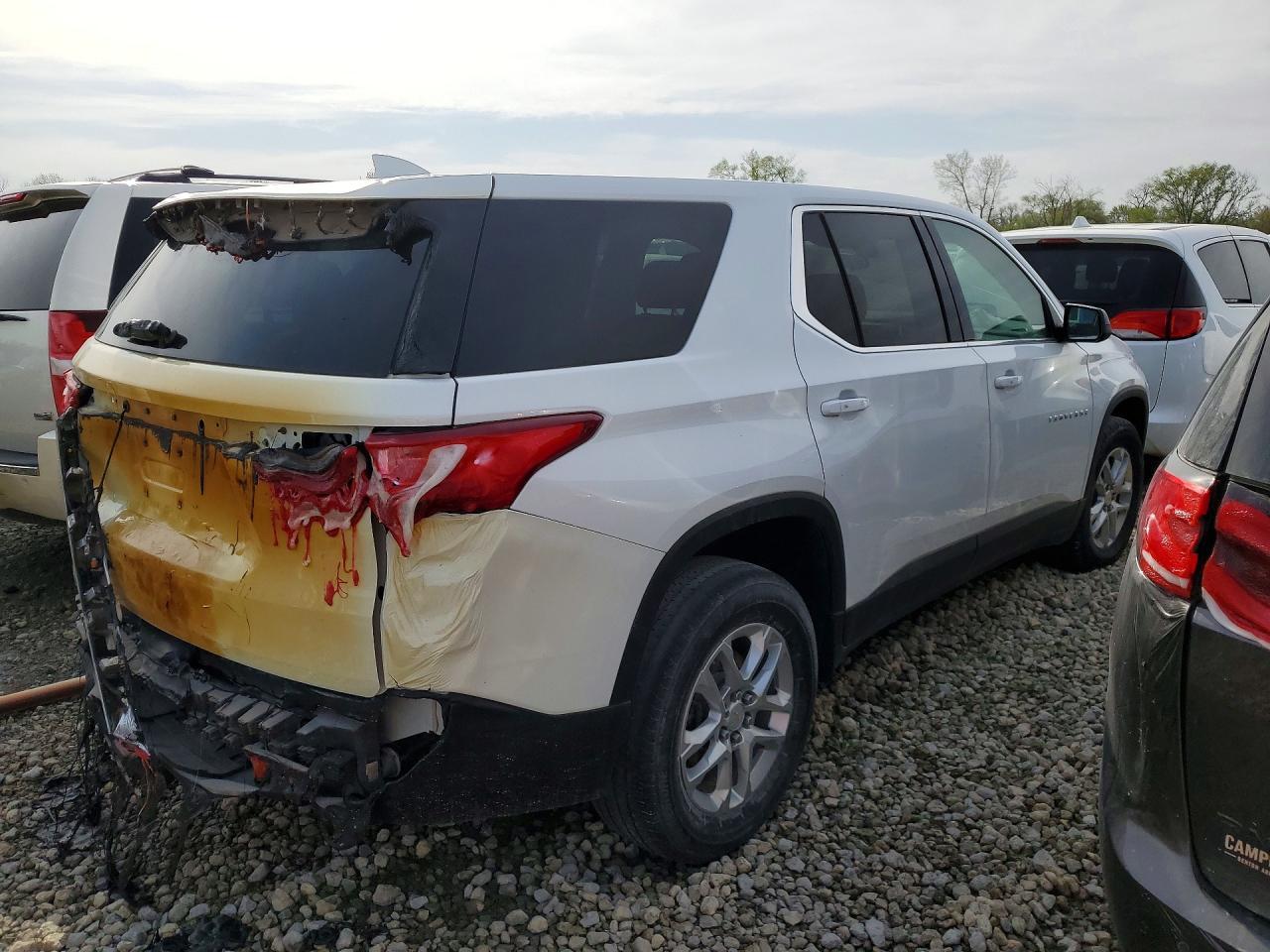 2021 Chevrolet Traverse Ls - Фото 3