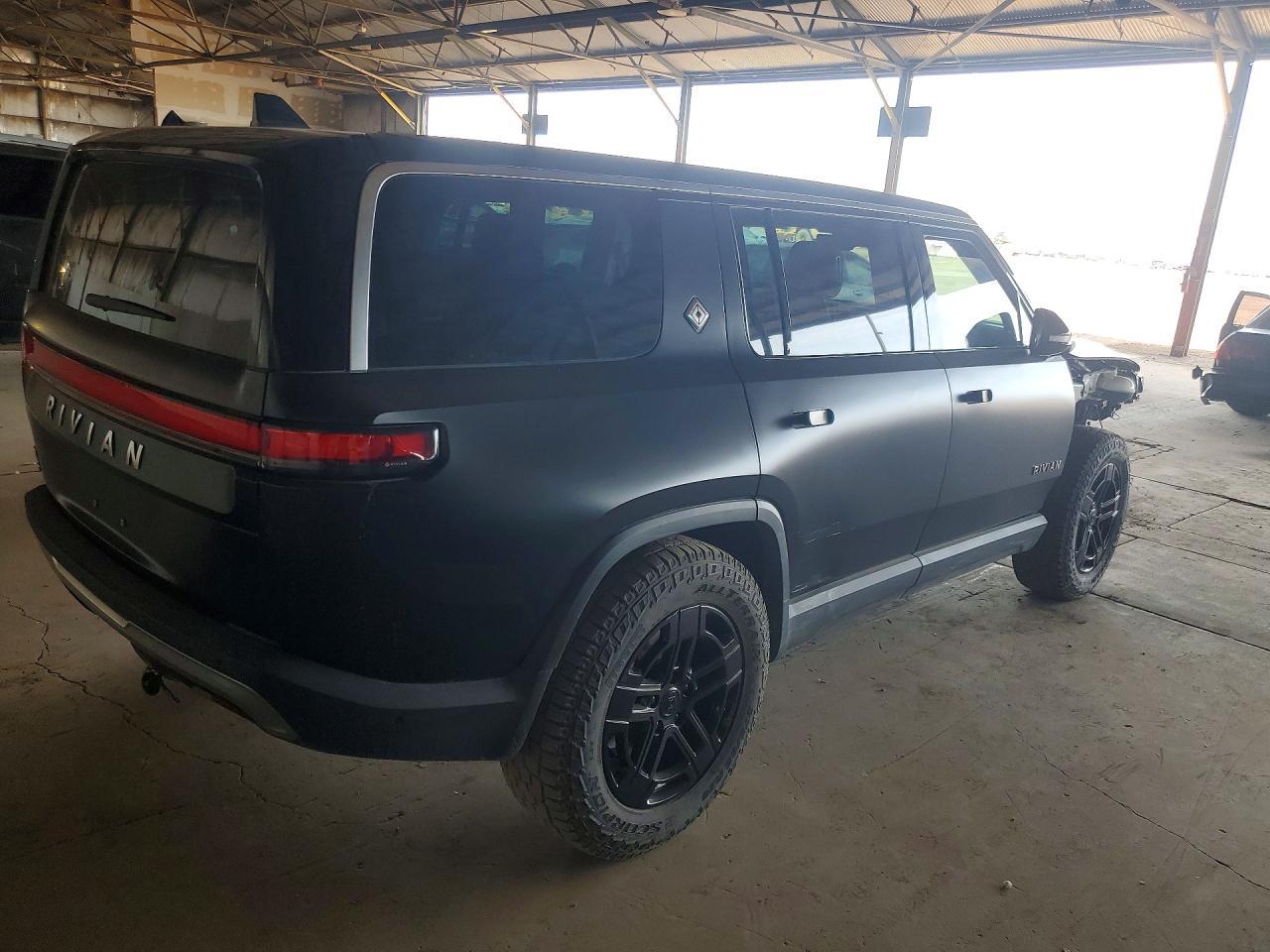 2023 Rivian R1S Adventure - Фото 3