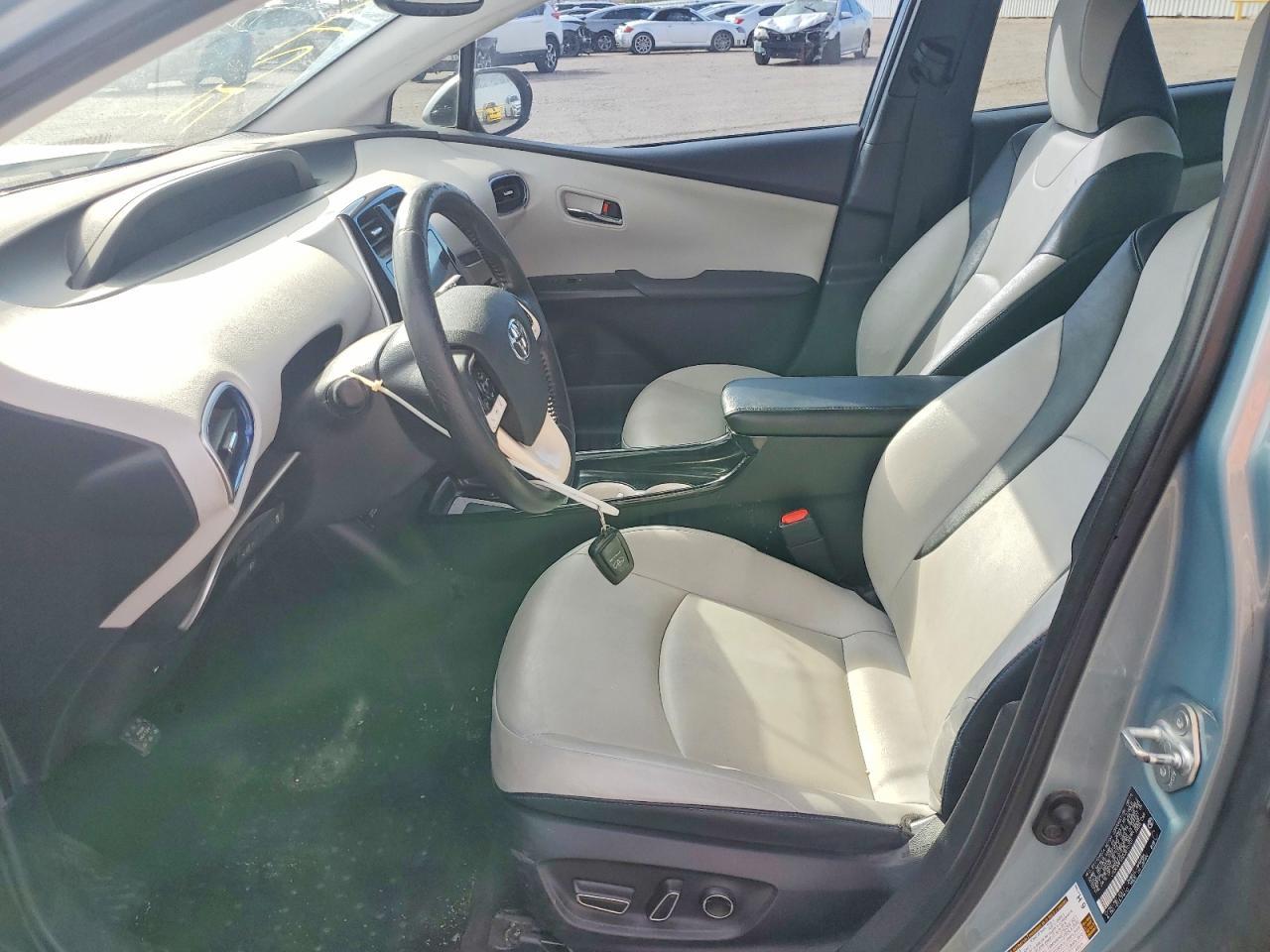 2016 Toyota Prius Four Touring - Фото 7