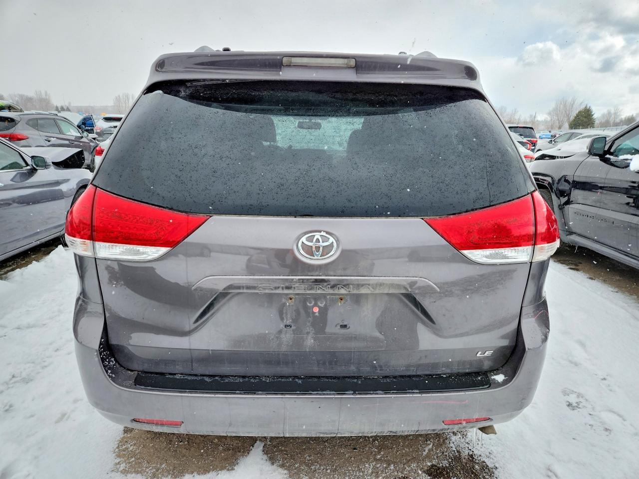 2014 Toyota Sienna Le 8-Passenger - Фото 6