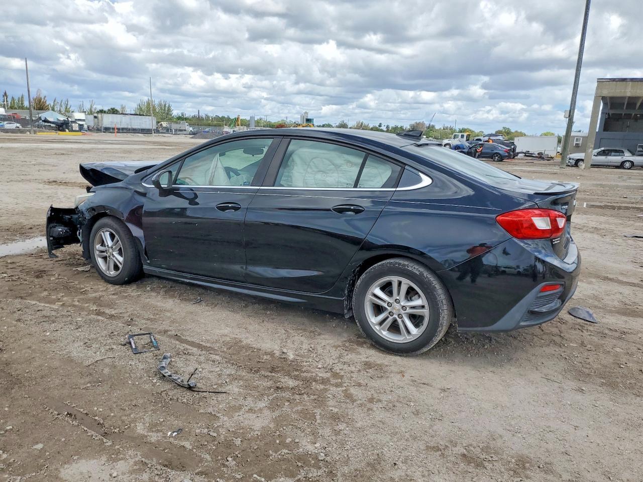 2017 Chevrolet Cruze Lt - Фото 2