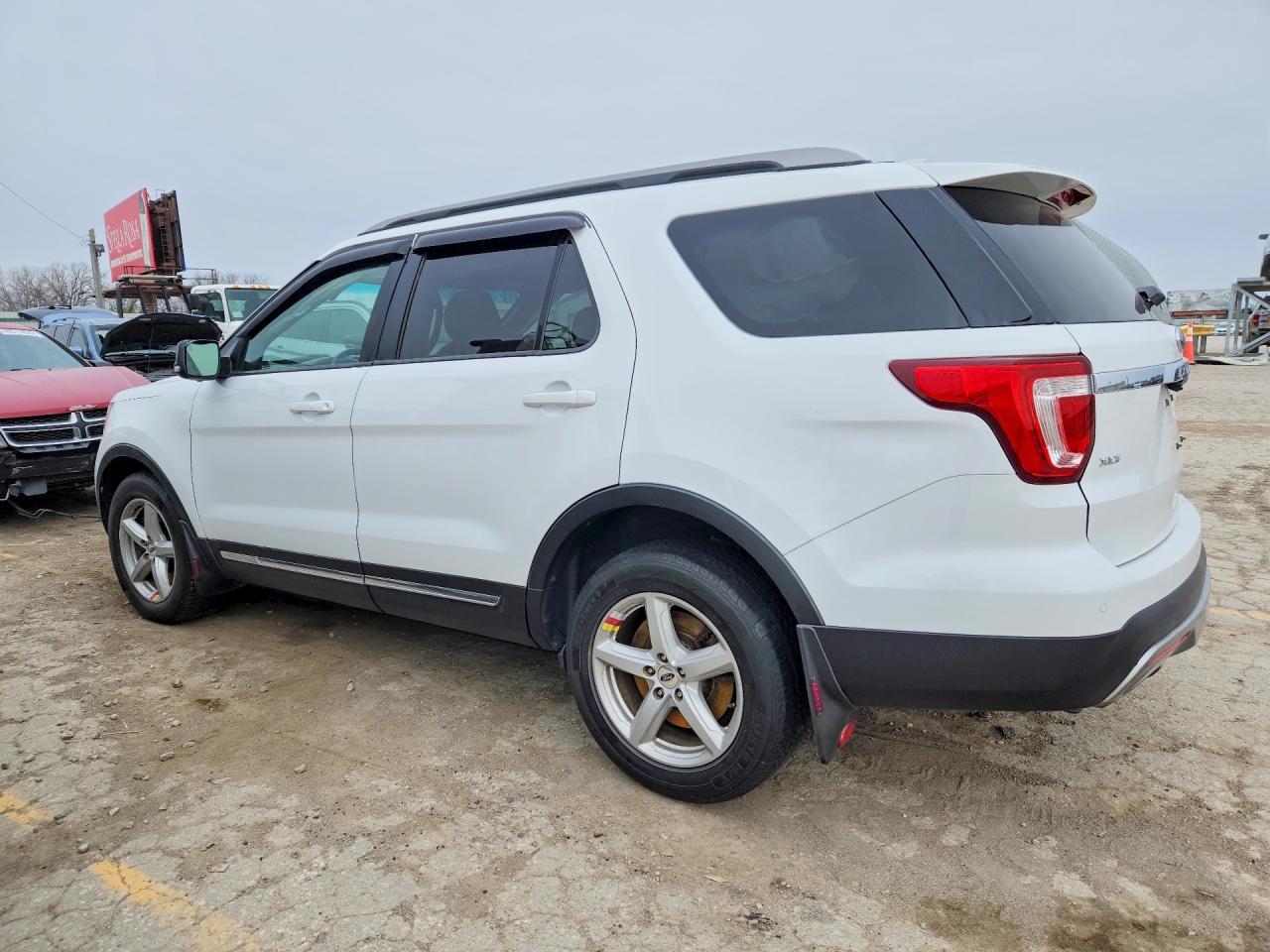 2017 Ford Explorer Xlt - Фото 2