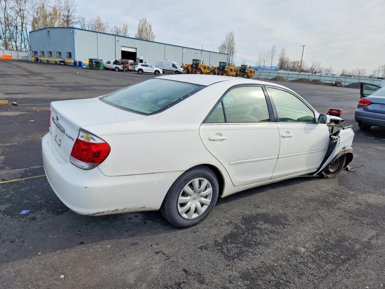 2005 Toyota Camry Le - Image 3