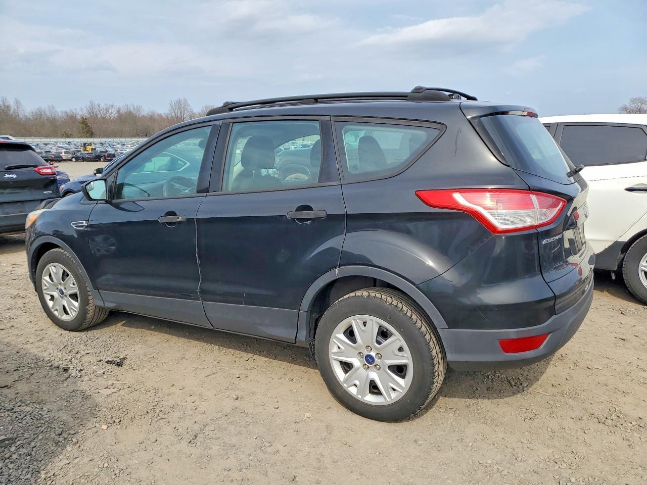 2014 Ford Escape S - Фото 2