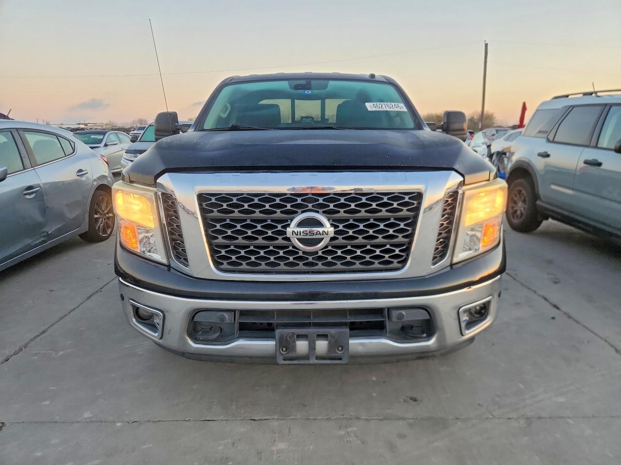 2017 Nissan Titan Sv - Image 5