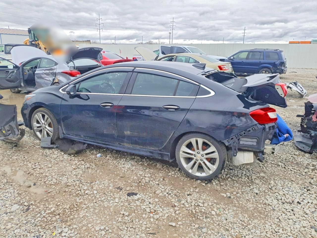 2017 Chevrolet Cruze Premier - Фото 2
