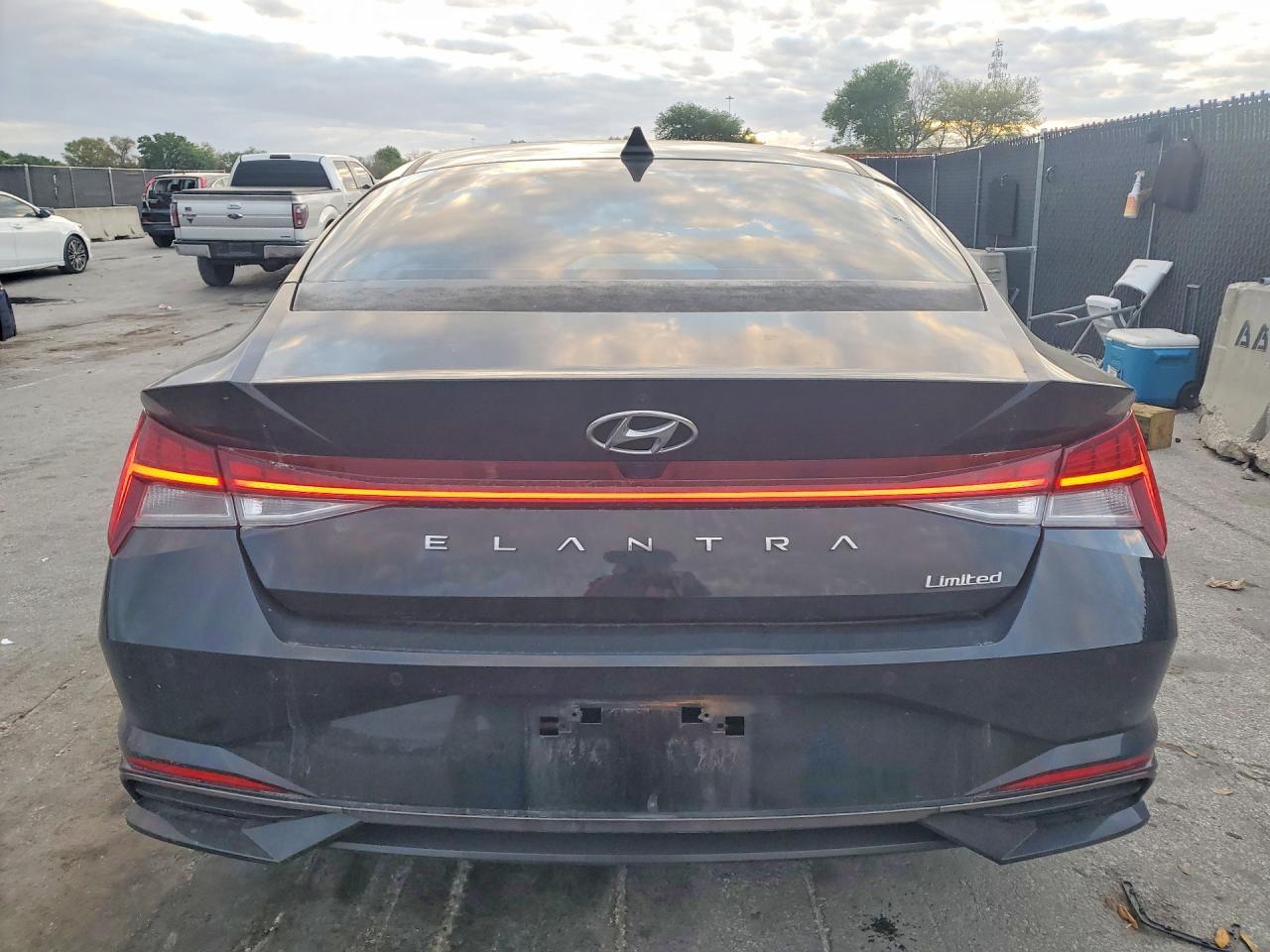 2023 Hyundai Elantra Limited - Image 6