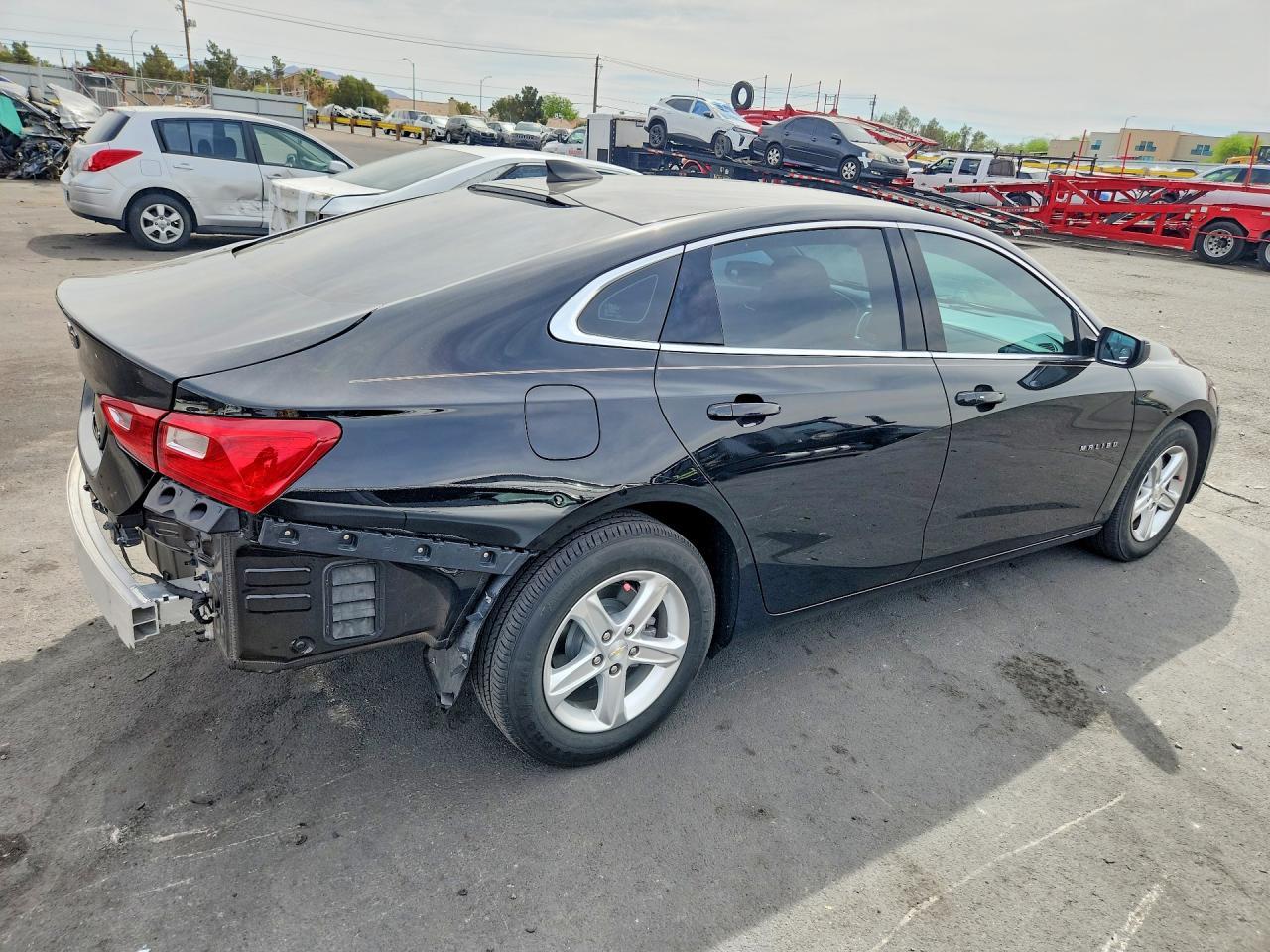 2022 Chevrolet Malibu Ls - Фото 3
