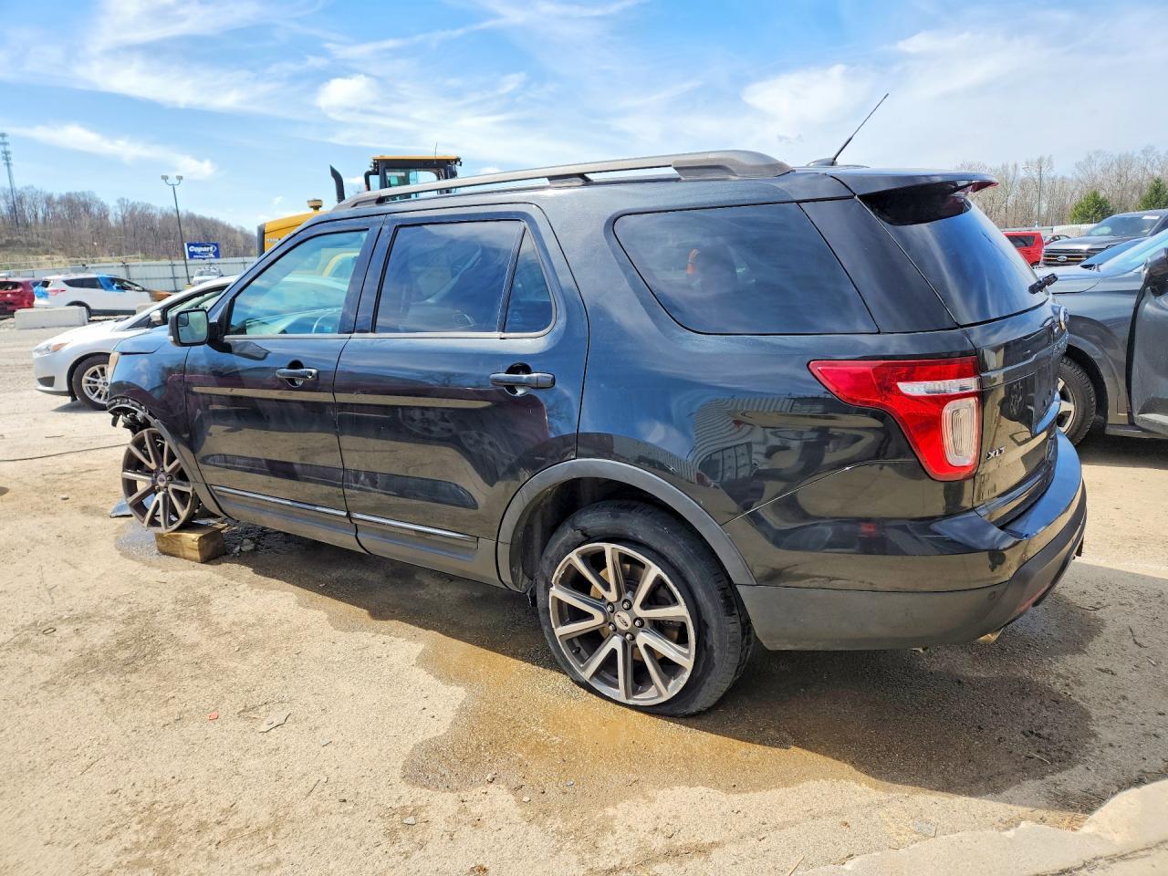 2015 Ford Explorer Xlt - Image 2
