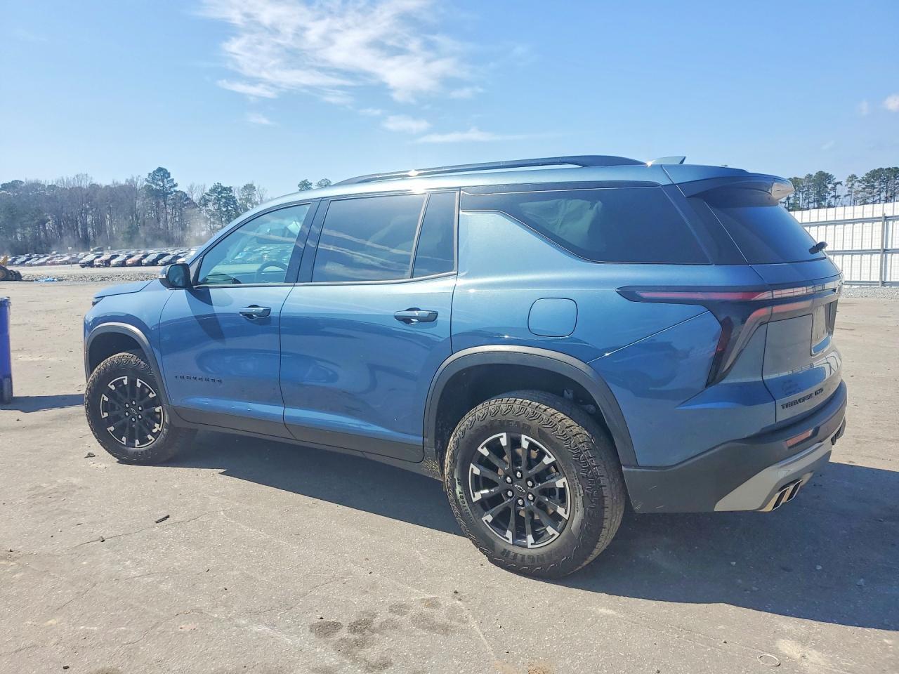 2025 Chevrolet Traverse Z71 - Фото 2