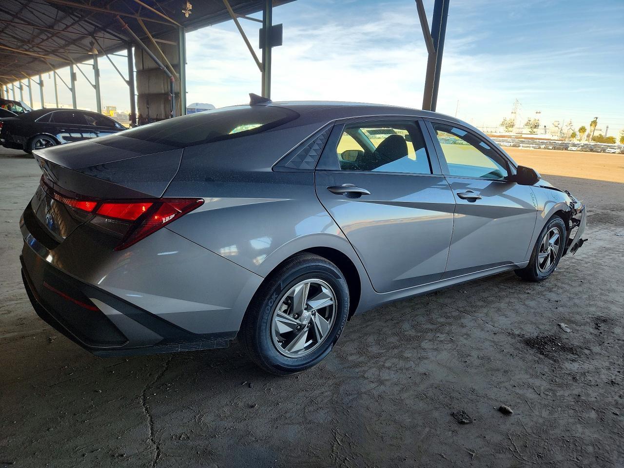 2025 Hyundai Elantra Se - Фото 3