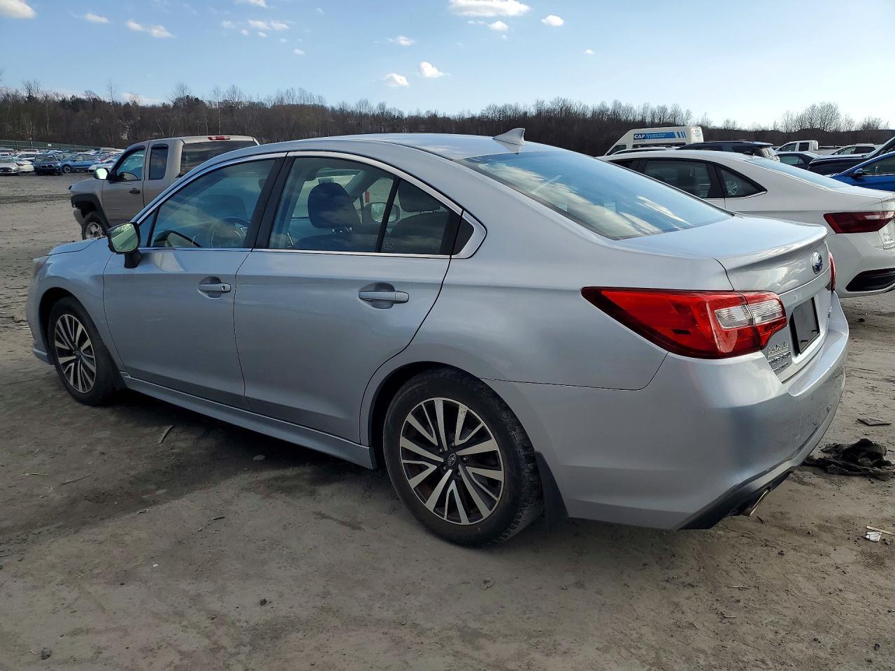 2019 Subaru Legacy - Фото 2