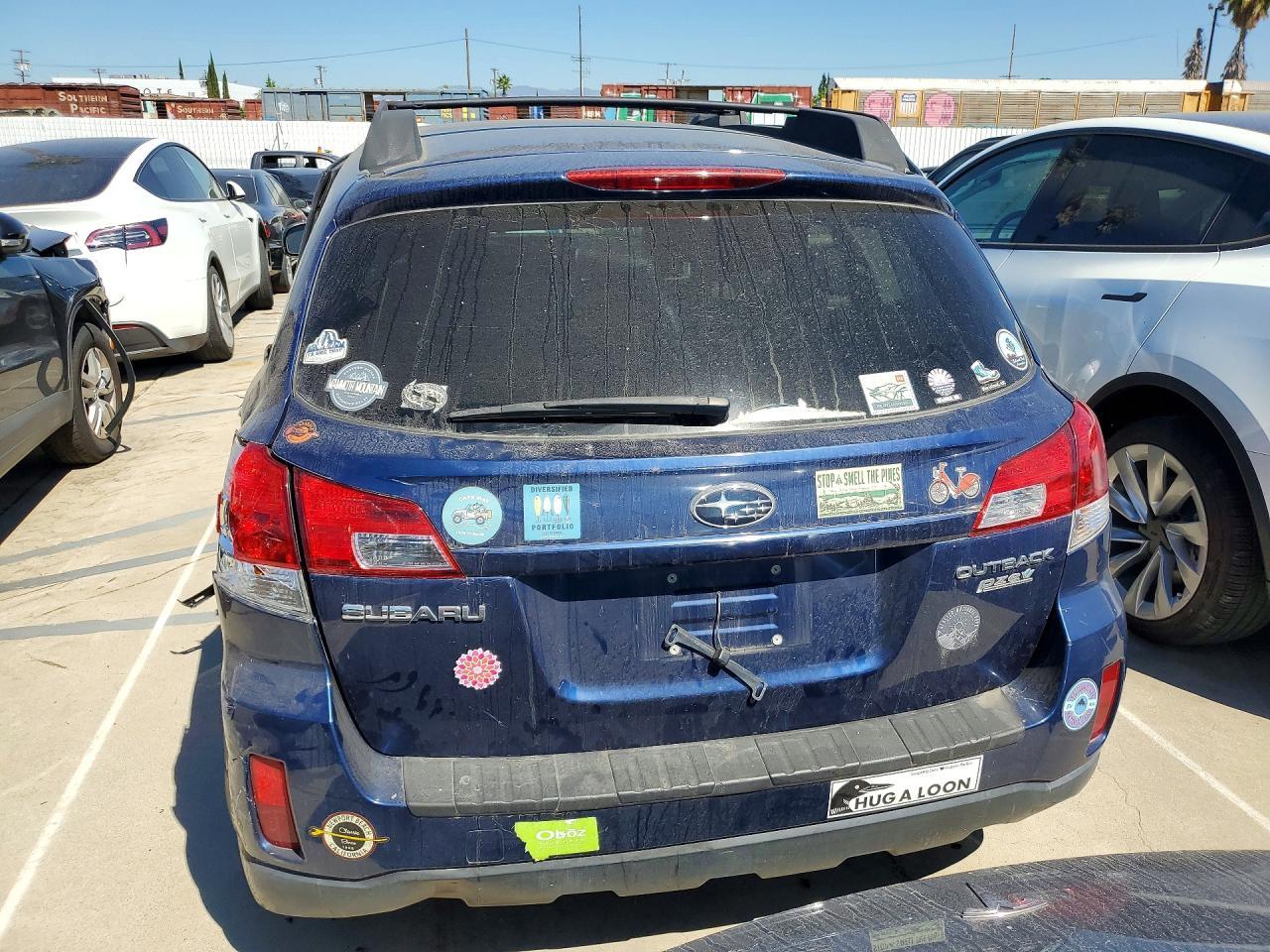 2010 Subaru Outback 2.5I Limited - Image 6