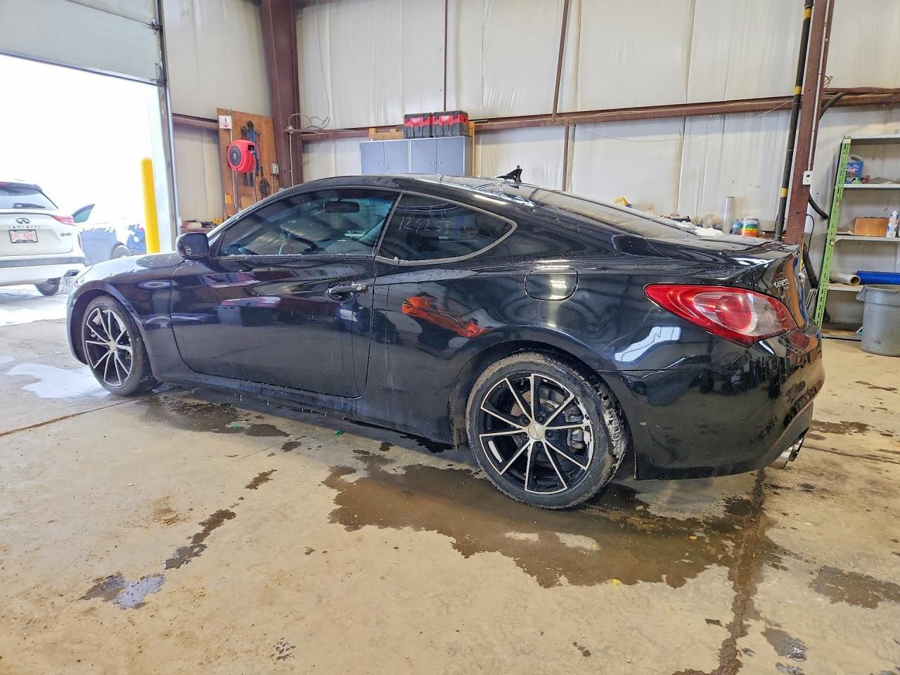 2011 Hyundai Genesis Coupe 2.0T - Фото 2