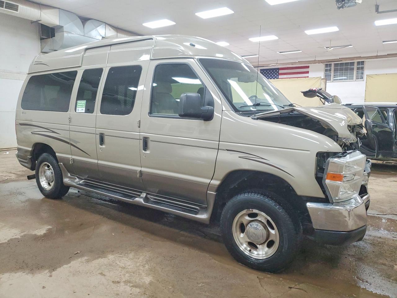 2014 Ford Econoline E150 Van - Image 4