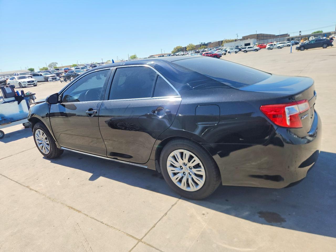 2013 Toyota Camry Le - Фото 2