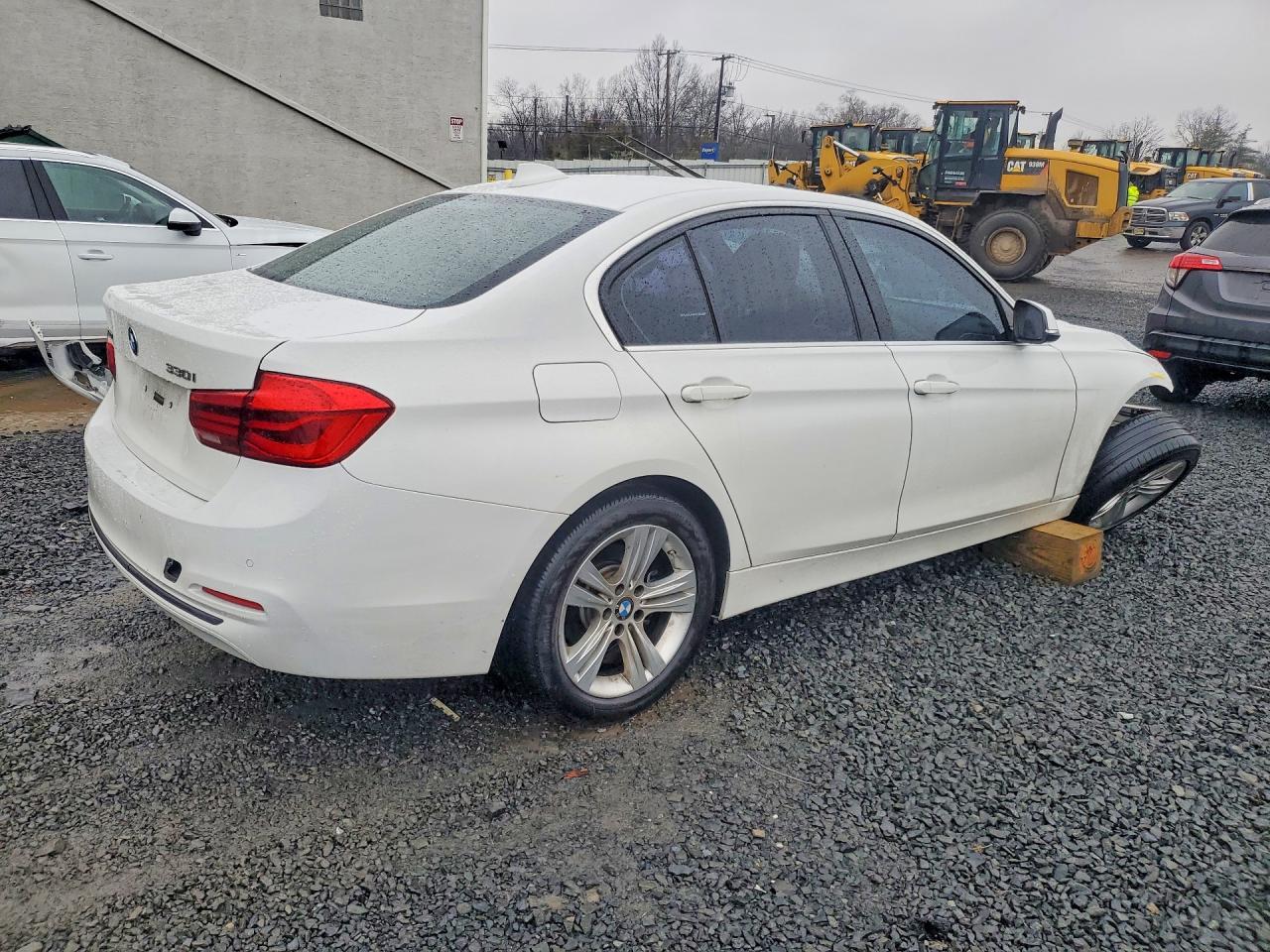 2017 BMW 330 Xi - Image 3