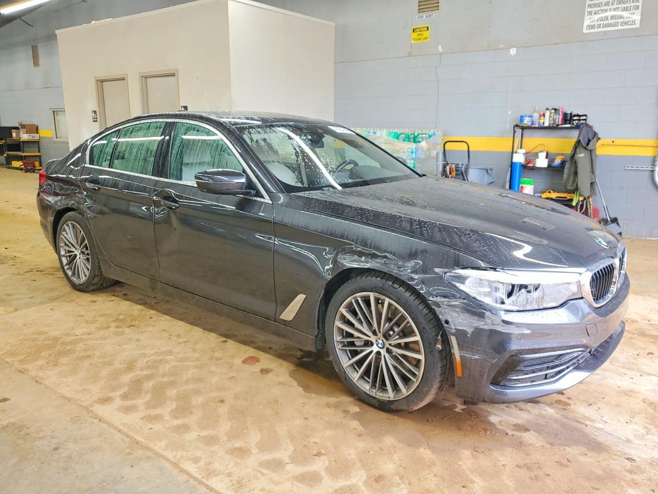 2019 BMW 530 I - Image 4