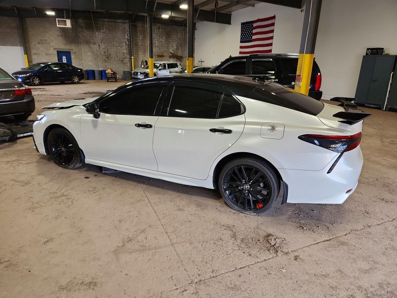 2023 Toyota Camry Xse V6 - Image 2