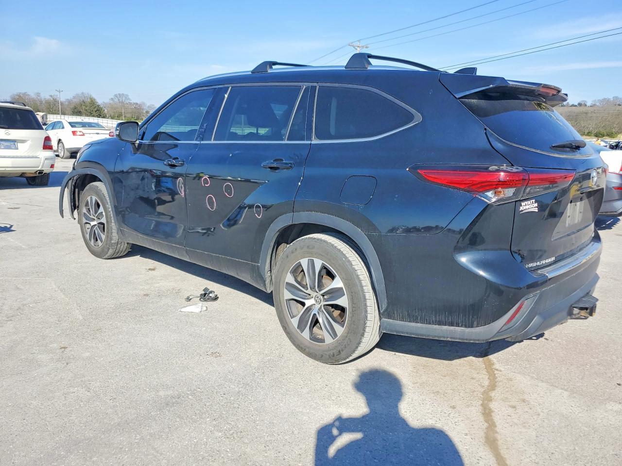2021 Toyota Highlander Xle - Image 2