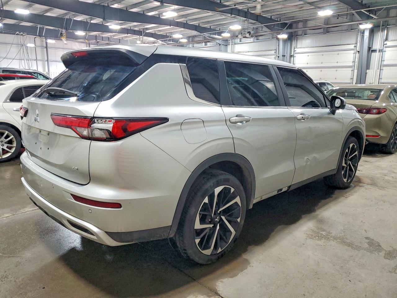 2023 Mitsubishi Outlander Se - Фото 3