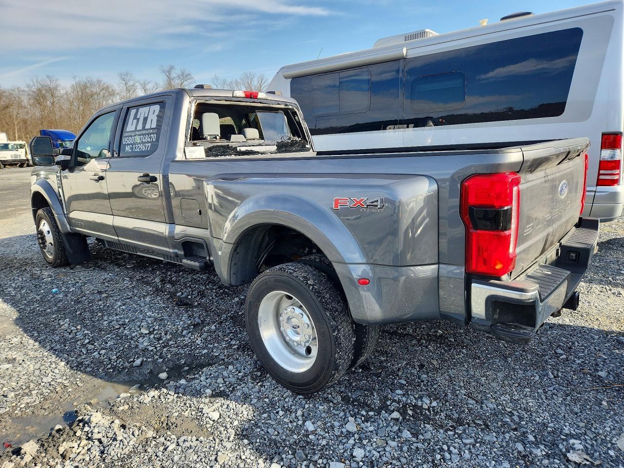 2023 Ford F450 Super Duty - Image 2