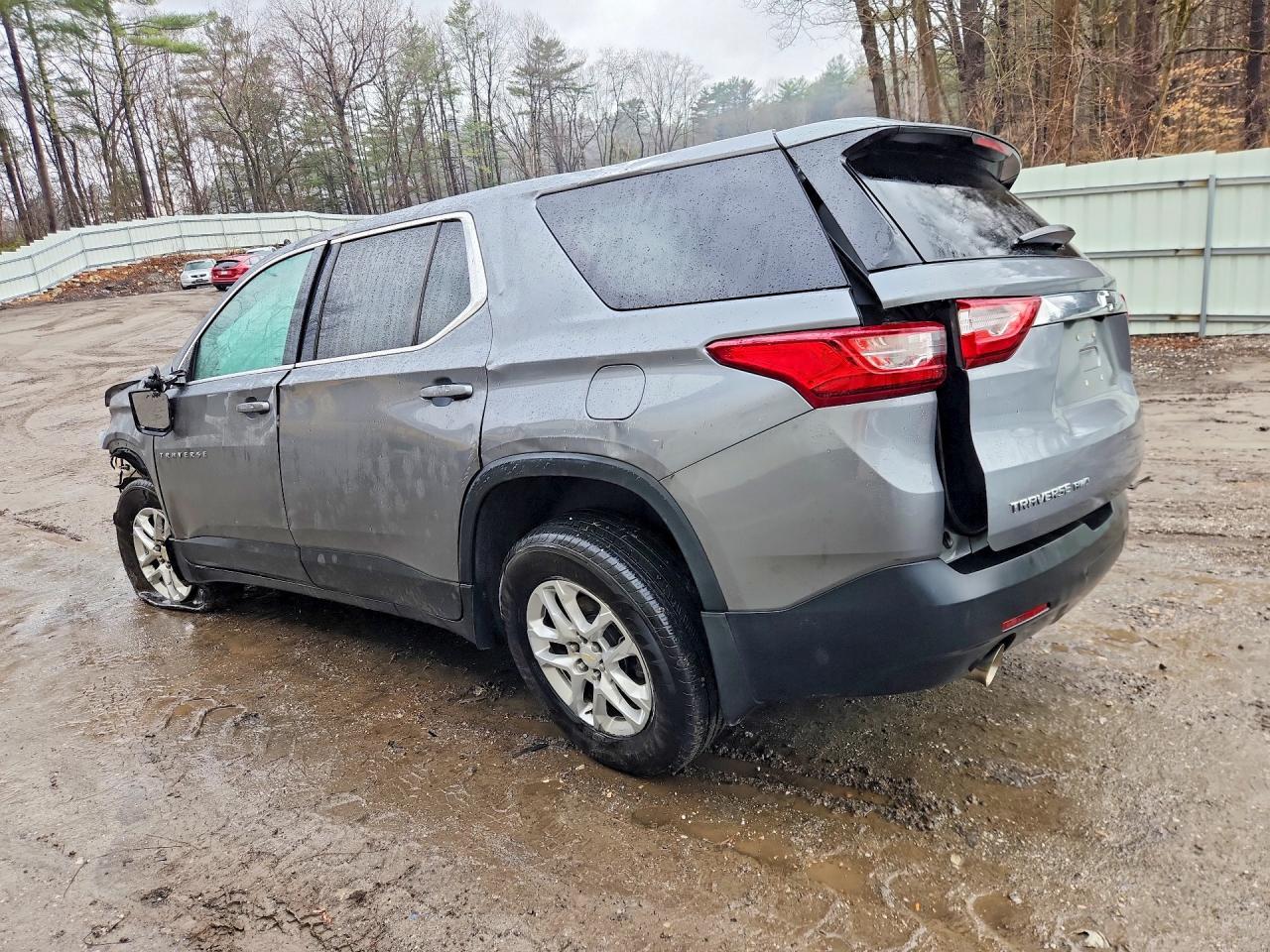 2019 Chevrolet Traverse Ls - Image 2