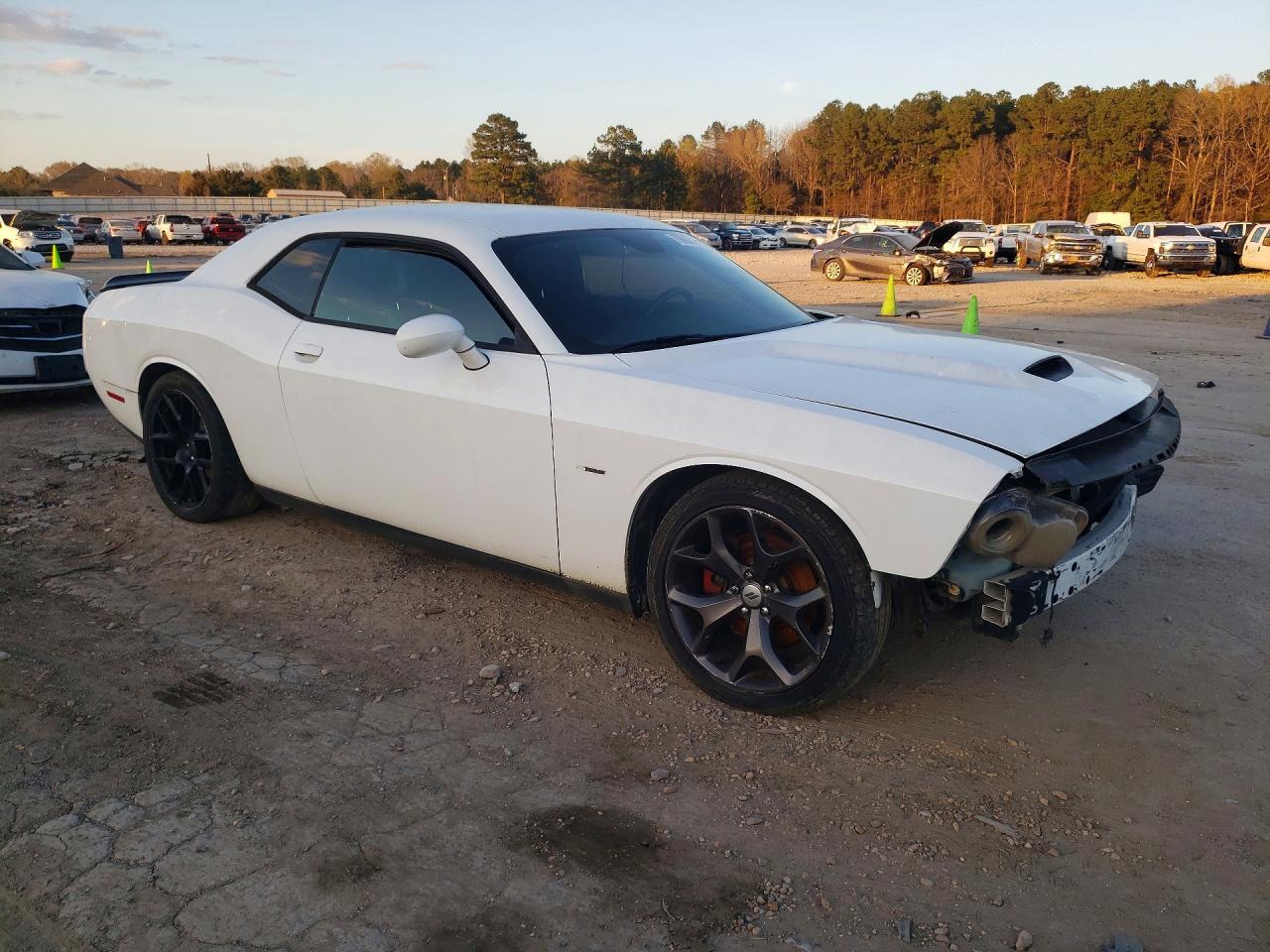 2018 Dodge Challenger Sxt - Image 4