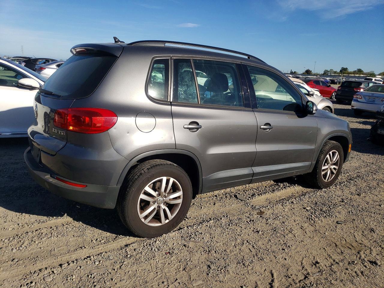 2015 Volkswagen Tiguan S - Фото 3