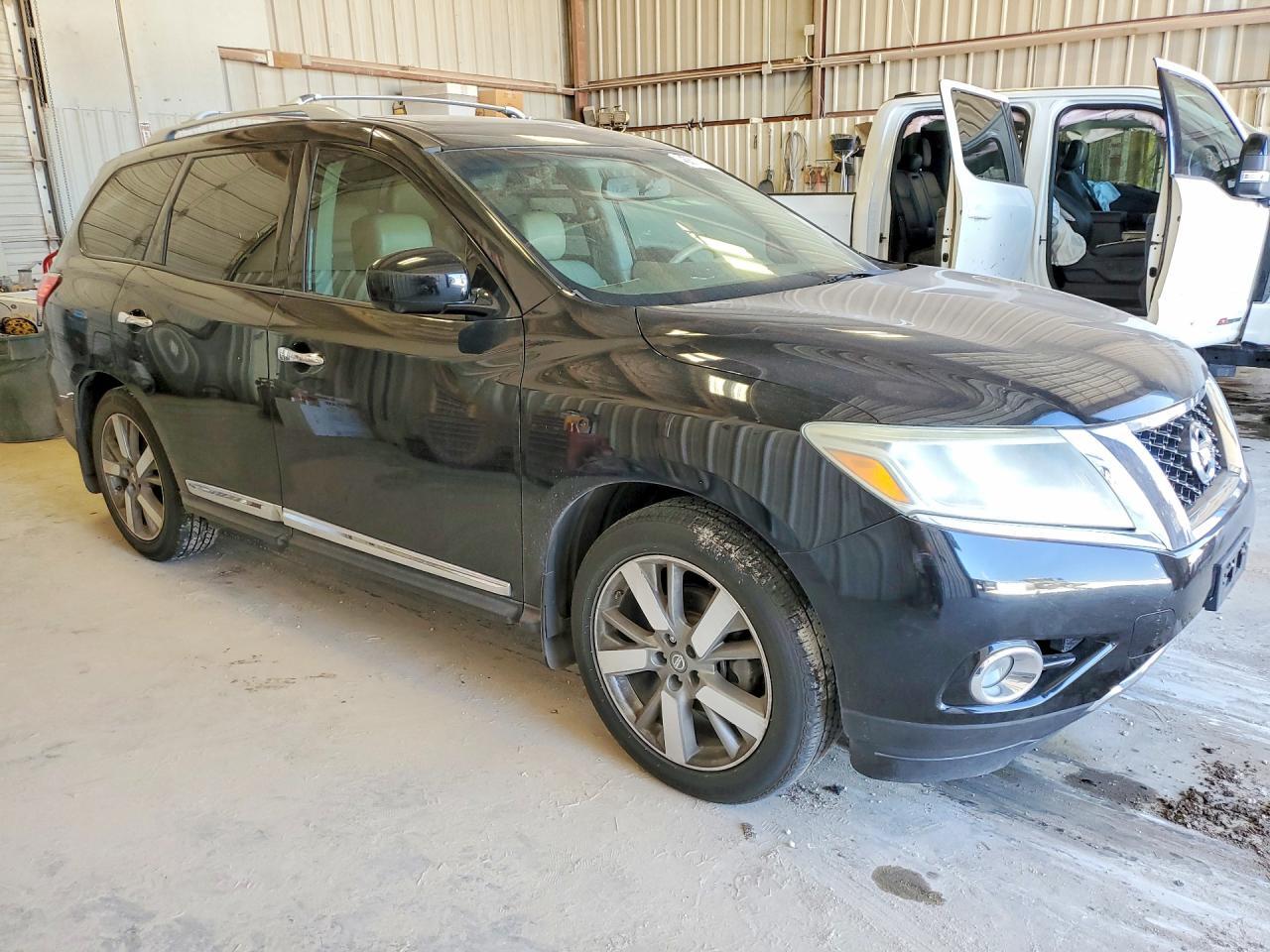 2014 Nissan Pathfinder S - Image 4