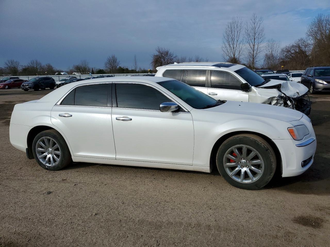 2014 Chrysler 300C - Image 4