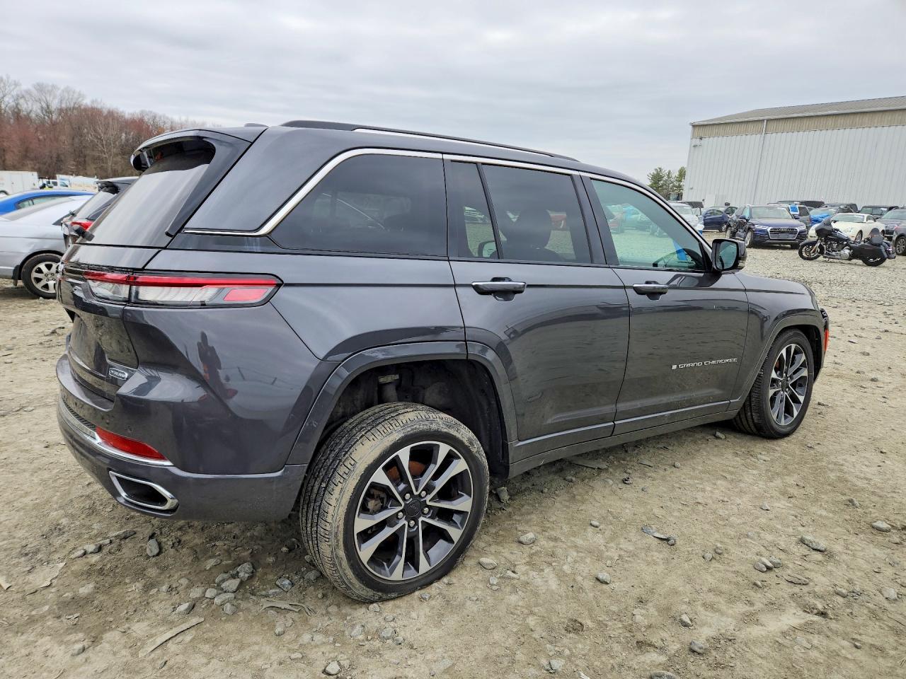 2022 Jeep Grand Cherokee Overland - Фото 3