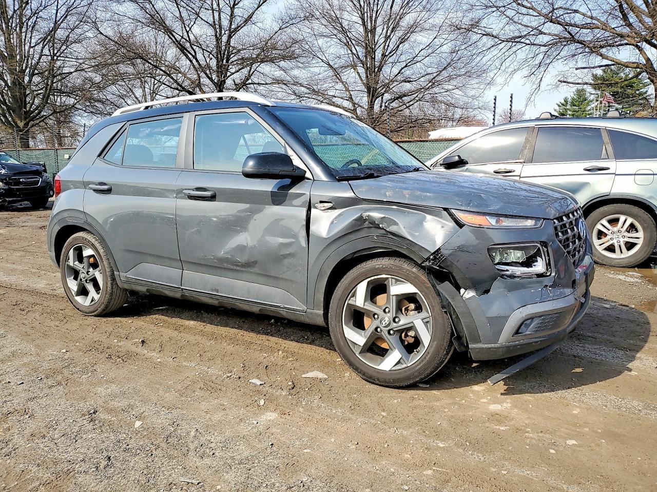 2023 Hyundai Venue Limited - Image 4