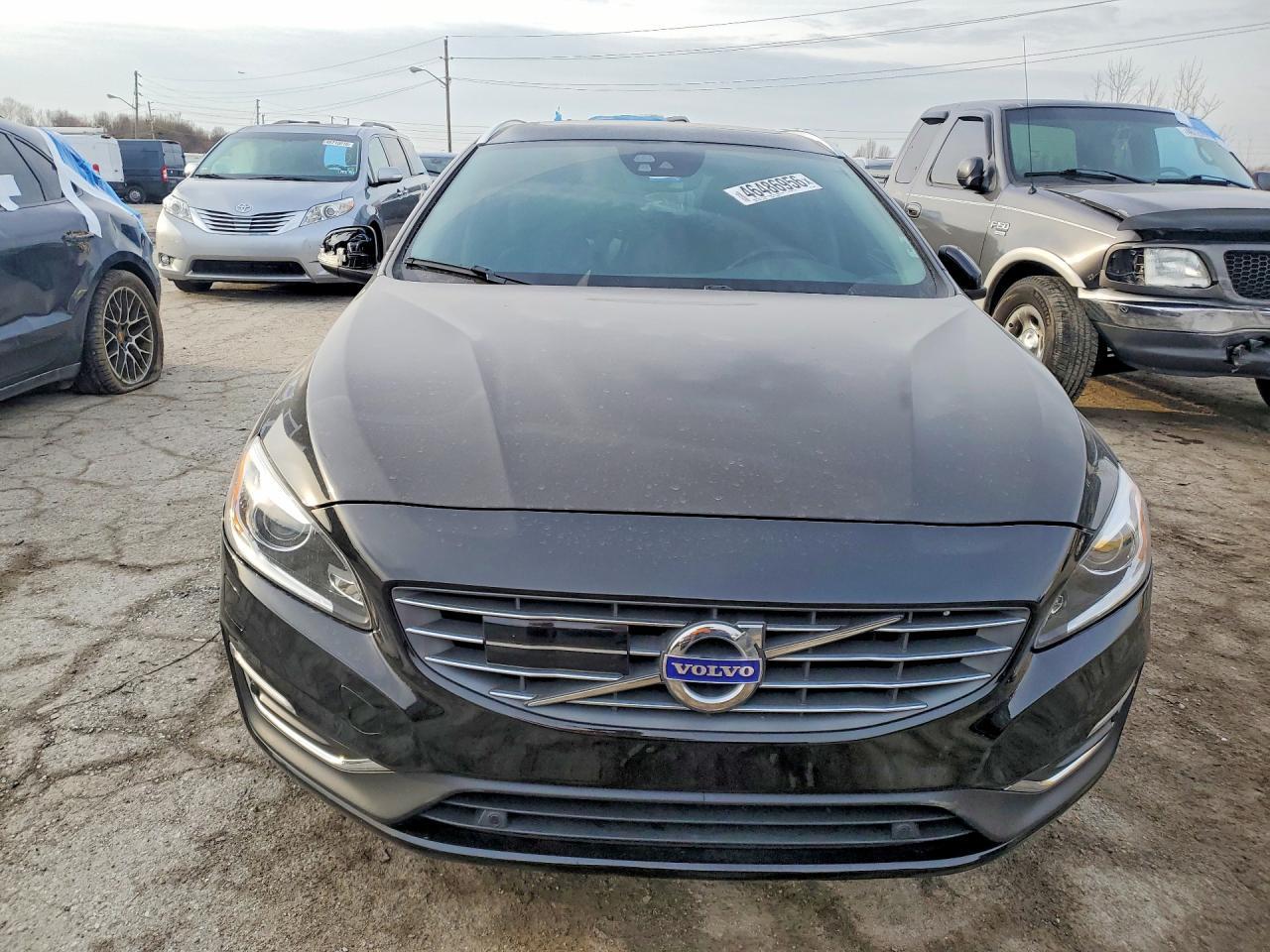 2016 Volvo V60 Platinum - Фото 5