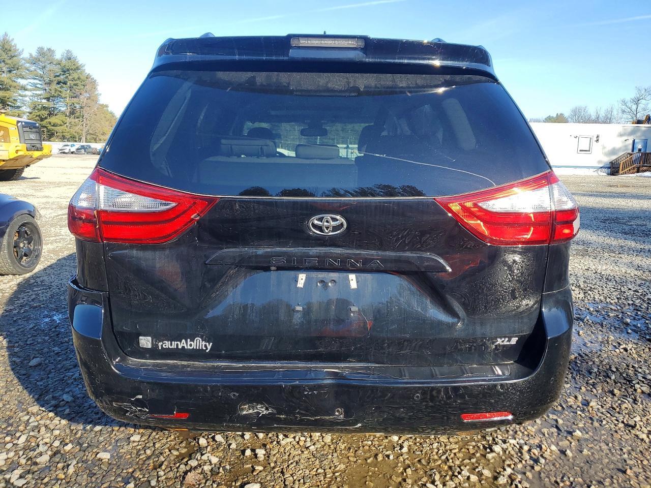 2018 Toyota Sienna Xle 8-Passenger - Фото 6