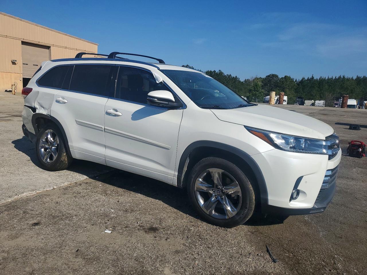 2018 Toyota Highlander Limited Platinum - Image 4