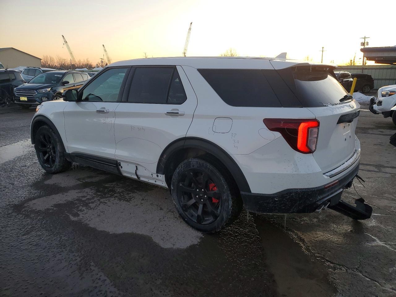 2022 Ford Explorer St - Image 2