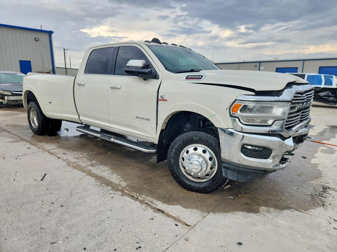 2022 Ram 3500 Laramie - Фото 4
