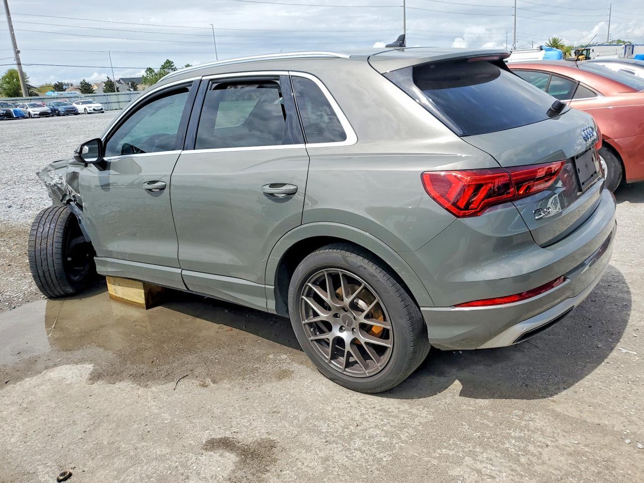 2021 Audi Q3 Premium 40 - Фото 2