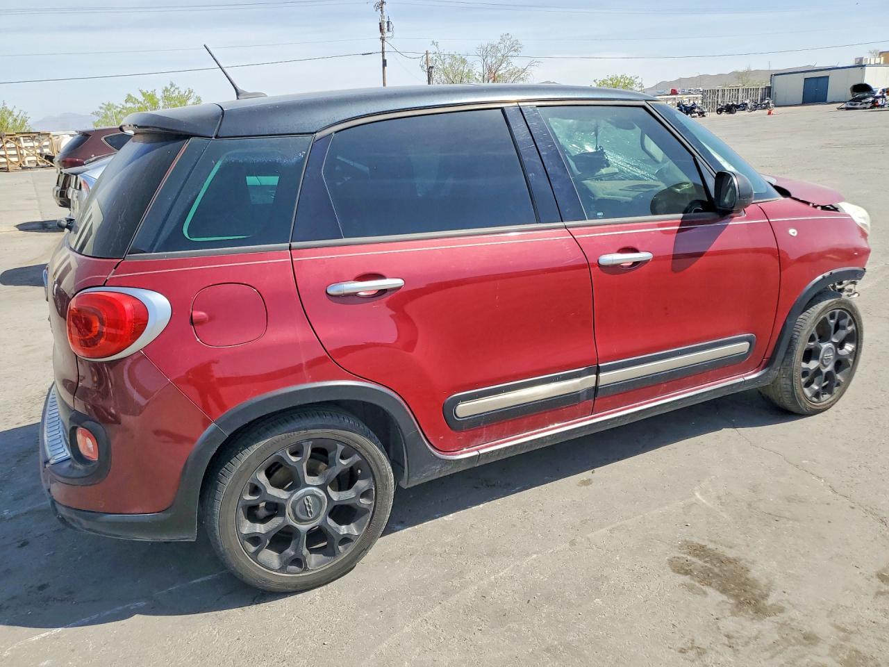 2016 Fiat 500L Trekking - Image 3