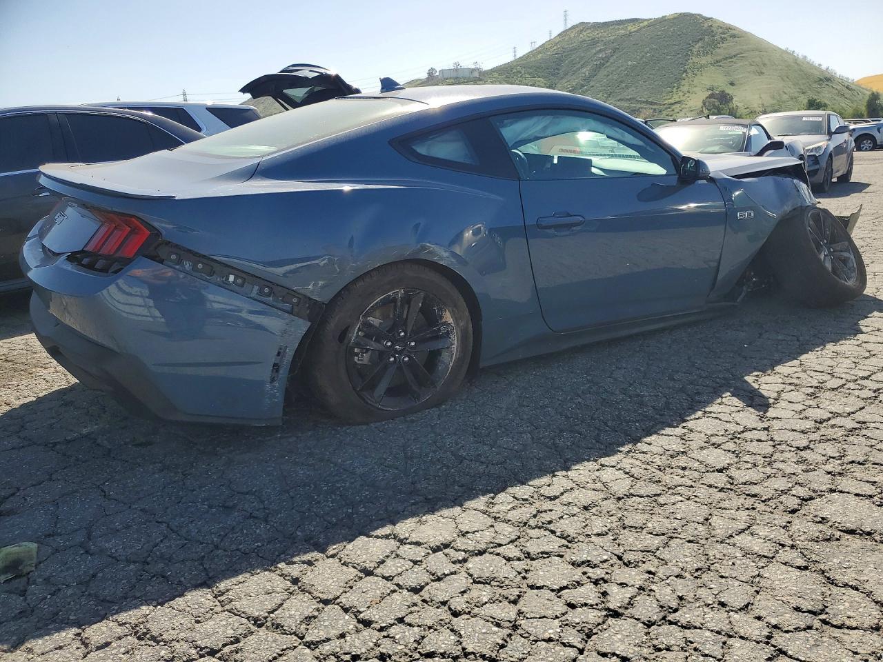 2025 Ford Mustang Gt - Фото 3
