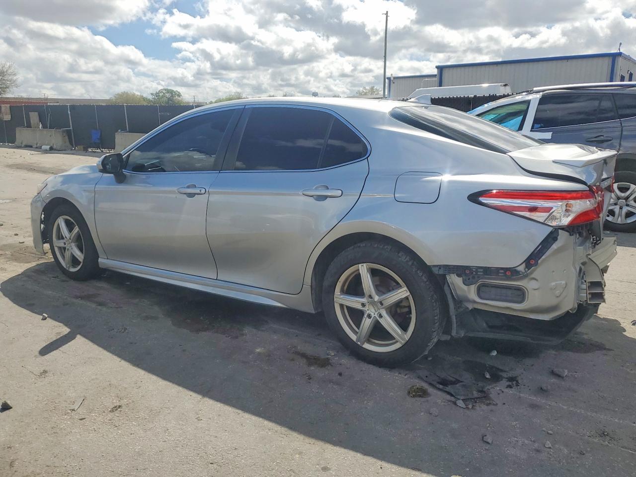 2020 Toyota Camry Se - Image 2