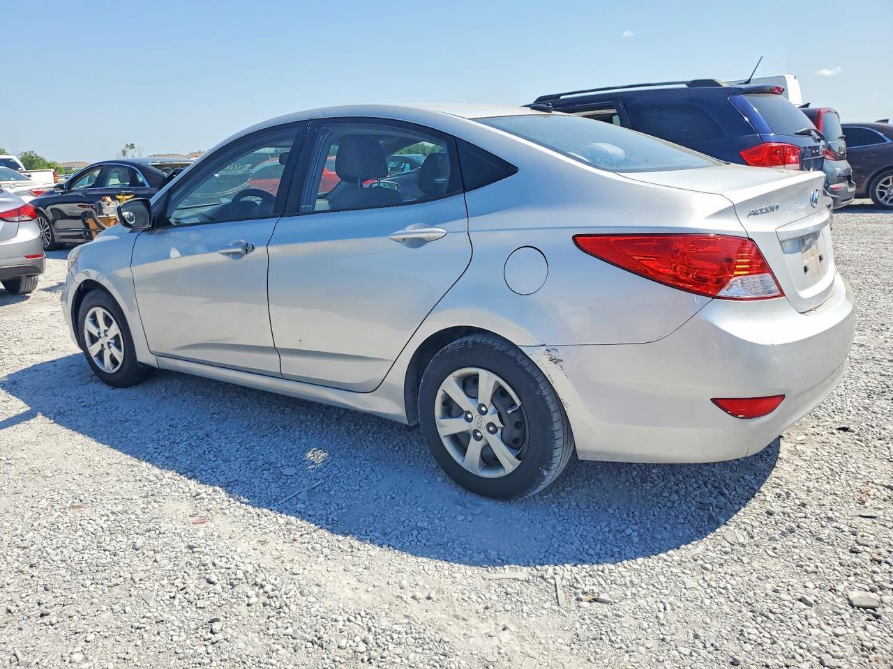 2013 Hyundai Accent Gls - Фото 2