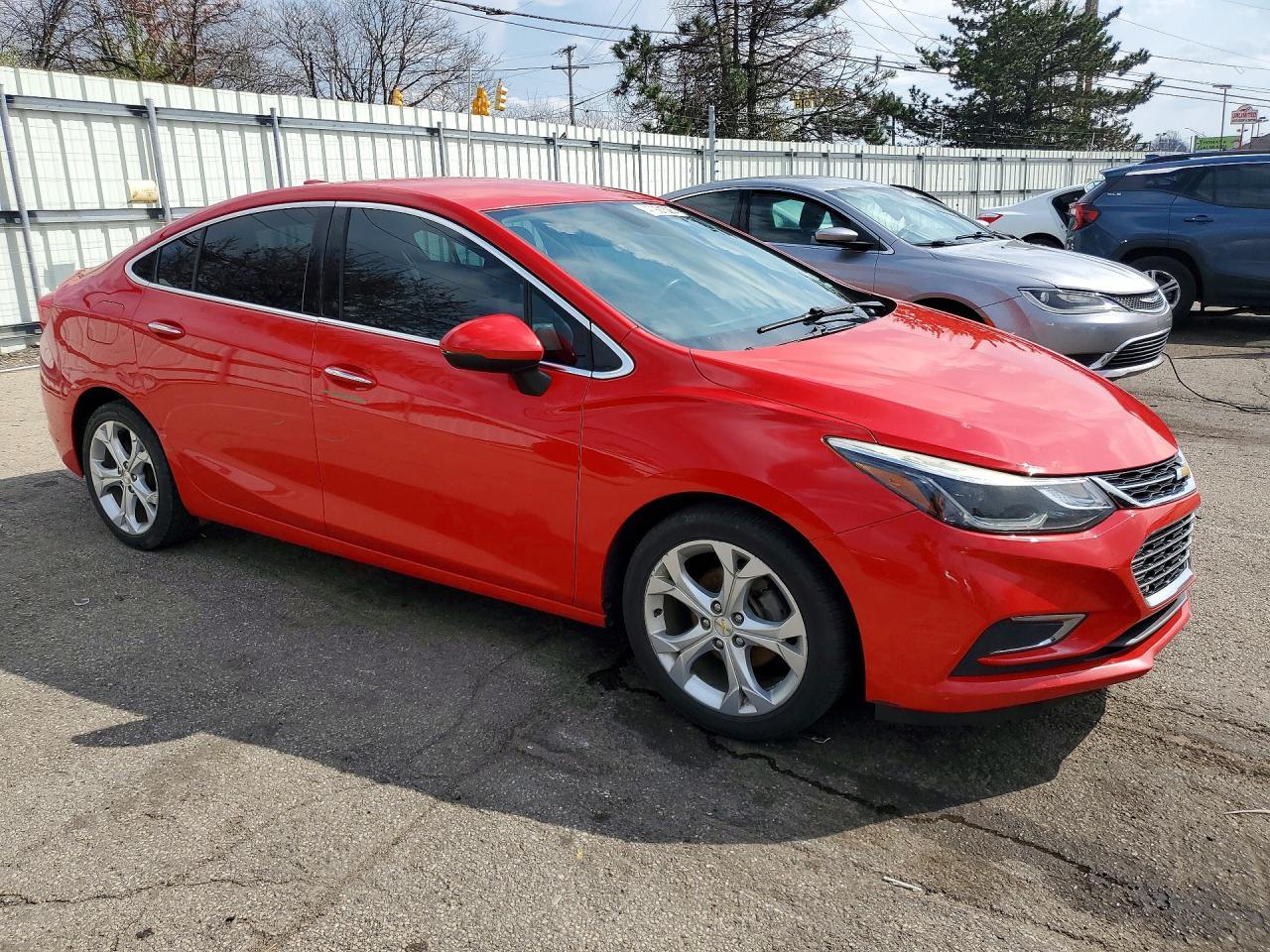 2017 Chevrolet Cruze Premier - Image 4