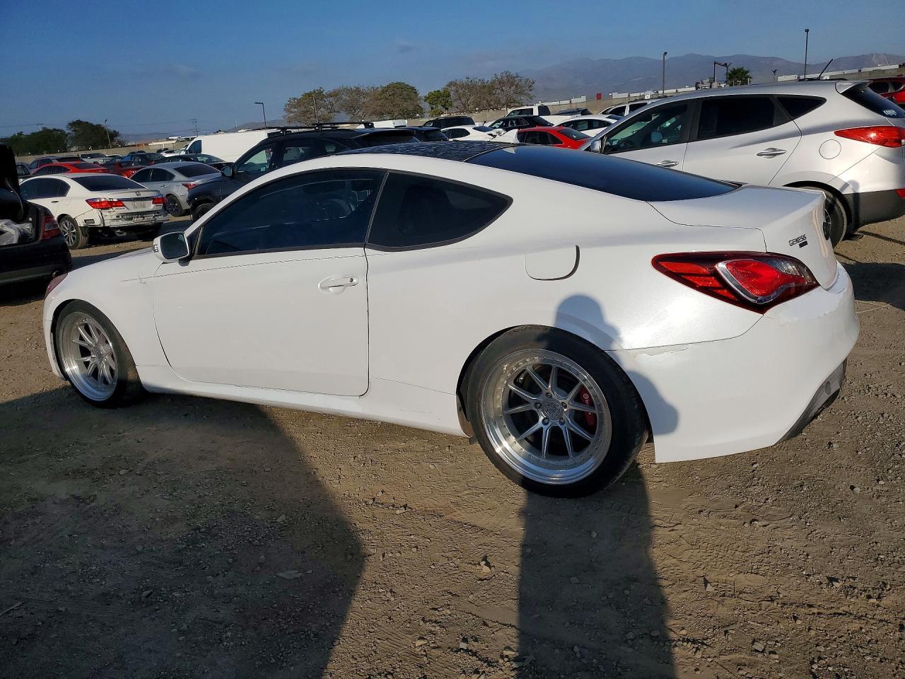 2014 Hyundai Genesis Coupe 3.8 R-Spec - Image 2