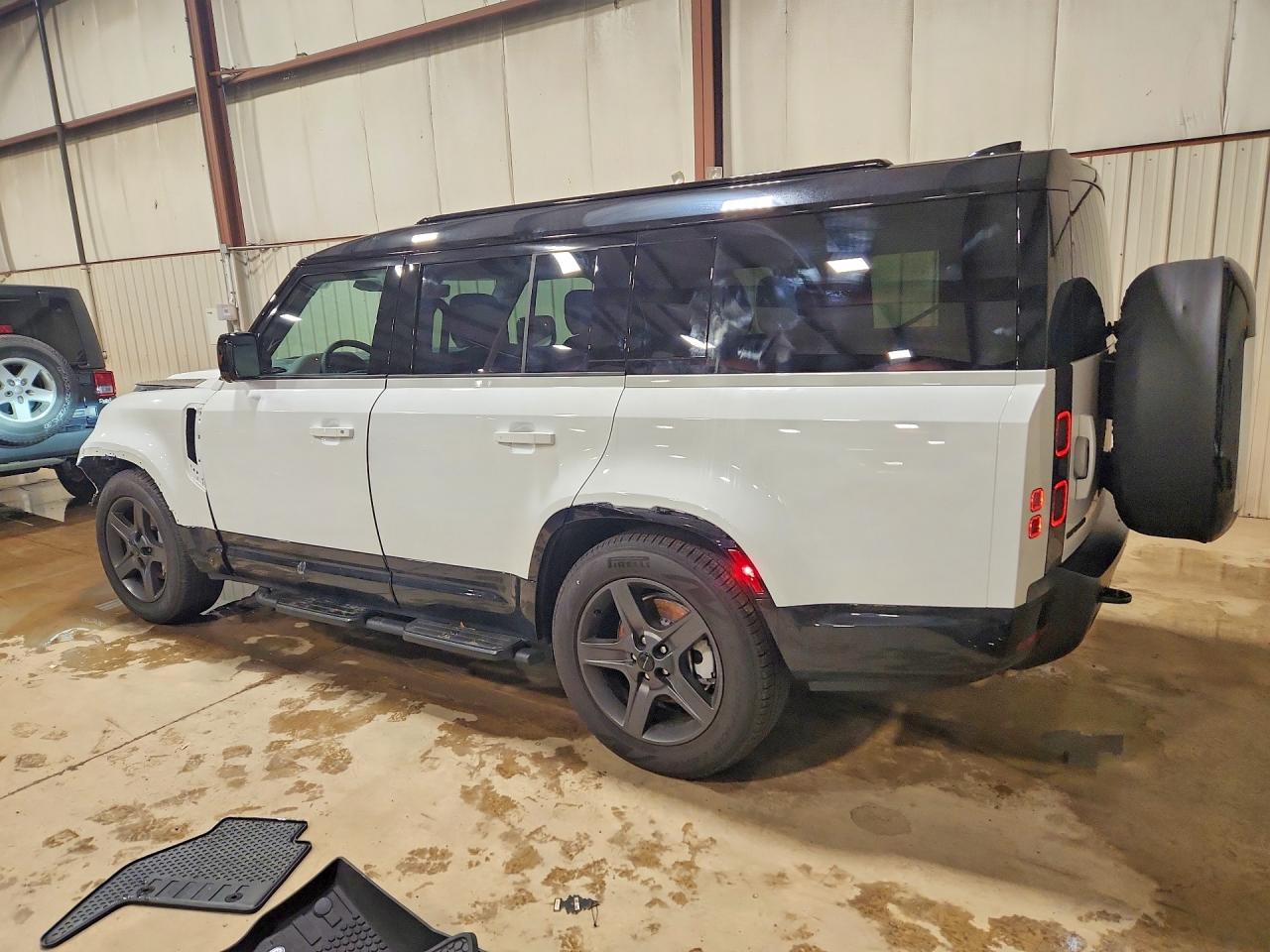 2026 Land Rover Defender 130 X-Dynamic Se - Image 2