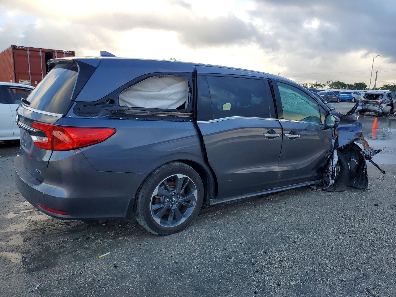 2024 Honda Odyssey Elite - Image 3