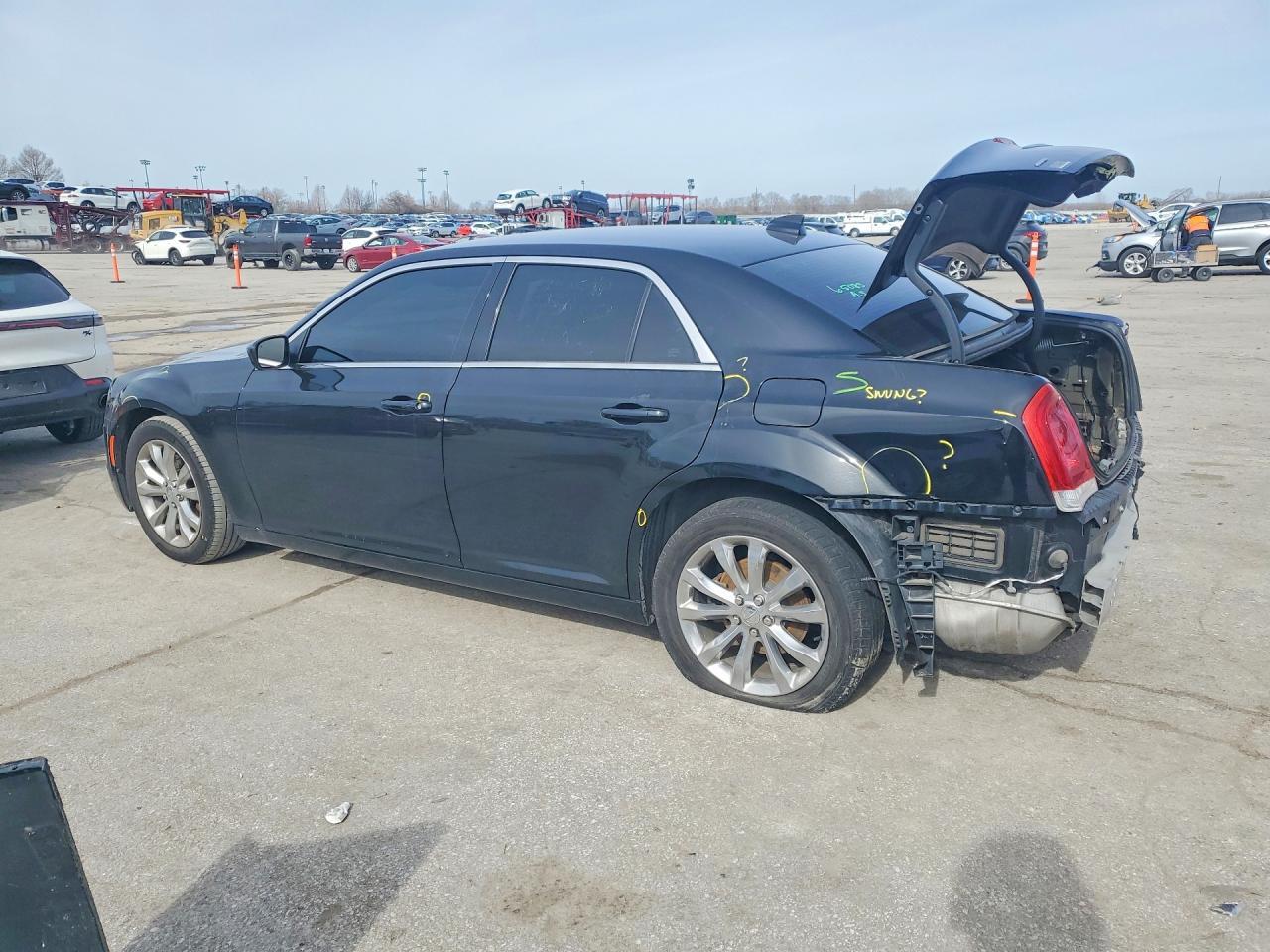 2018 Chrysler 300 Touring - Фото 2