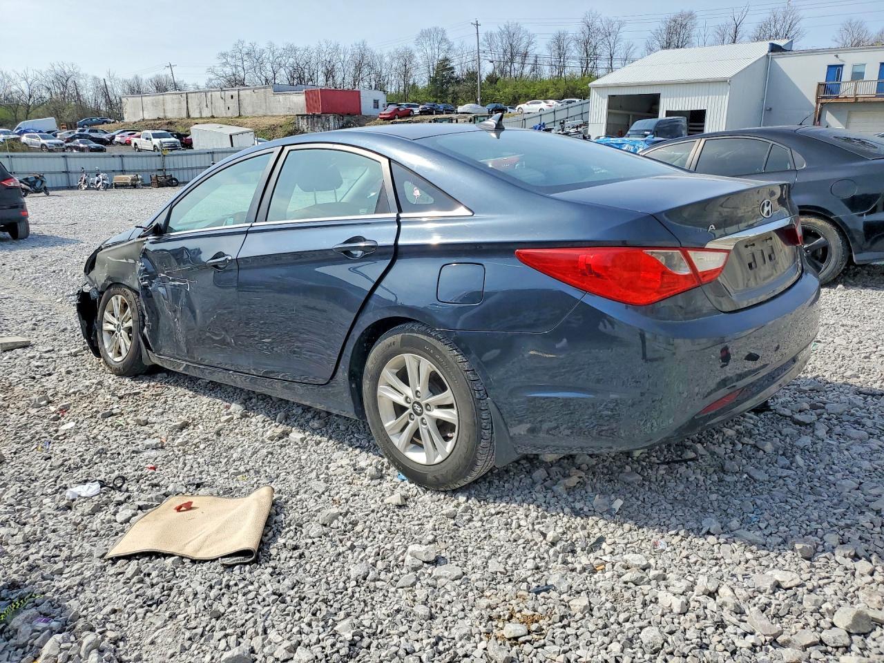 2011 Hyundai Sonata Gls - Image 2