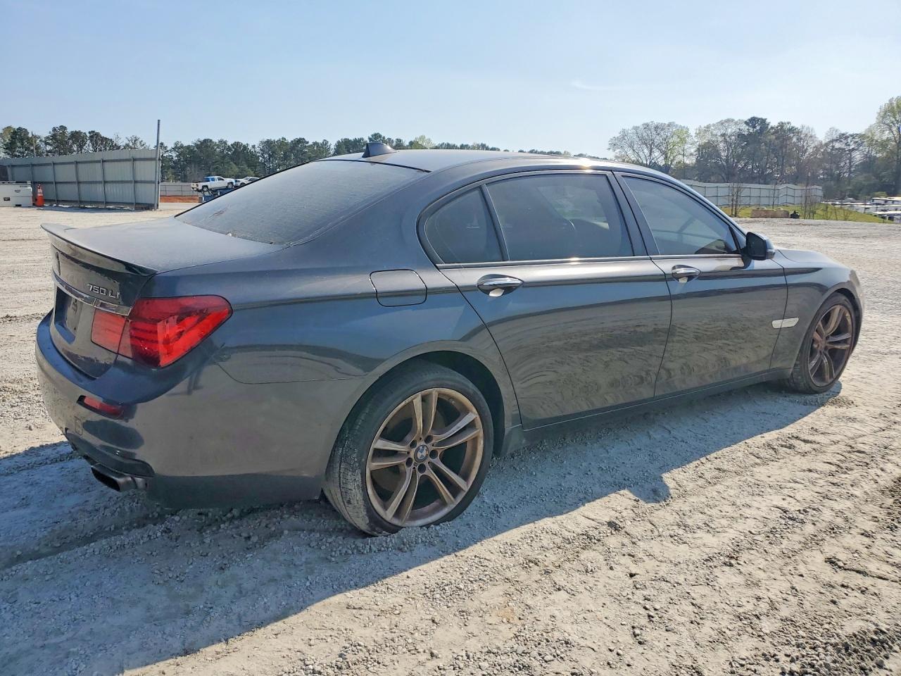 2015 BMW 750 Li - Фото 3